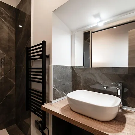 Vertical Garden By Quokka 360 - Modern In Downtown Apartment *