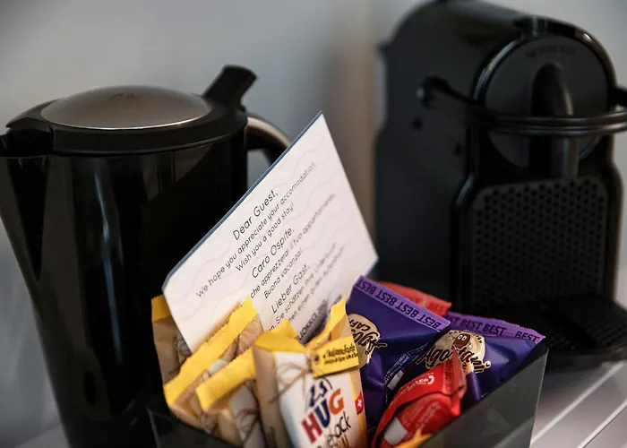 Vertical Garden By Quokka 360 - Modern In Downtown Apartment