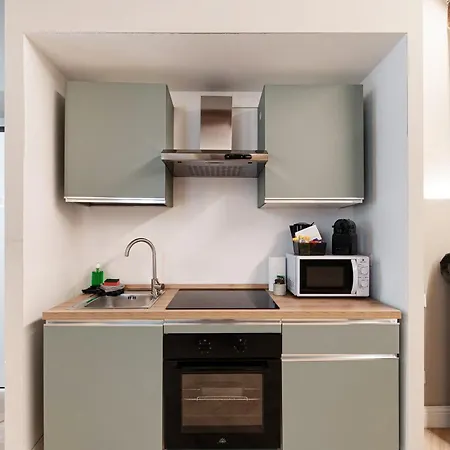 Vertical Garden By Quokka 360 - Modern In Downtown Apartament Como