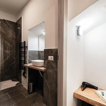 Vertical Garden By Quokka 360 - Modern In Downtown Como