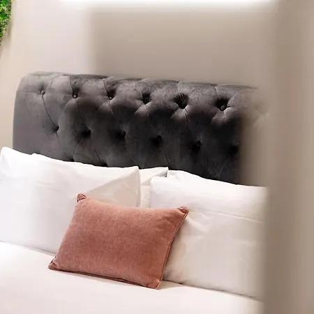 Vertical Garden By Quokka 360 - Modern In Downtown Como