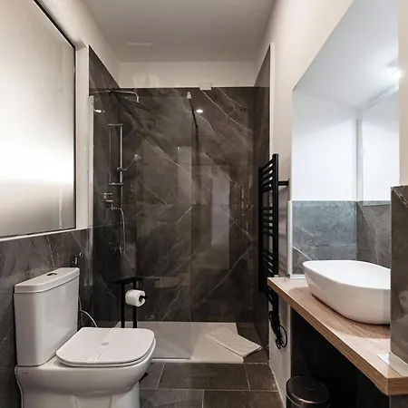 Vertical Garden By Quokka 360 - Modern In Downtown Apartament Como